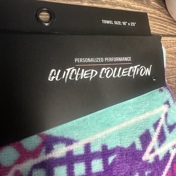 NWT Gatorade Sports Towel Glitched Collection Size 16" x 25" (Frosted Berry) - Picture 4 of 11